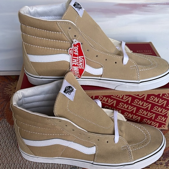 Vans Men’s Sk8-Hi
Taos Taupe
VN0A32QGYUU
Sneakers - Picture 2 of 16